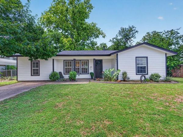 202 Taylor Street, Burleson, TX 76028