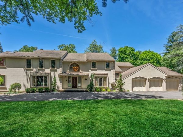 59 Deerfield Ln, Upper Saddle River, NJ 07458