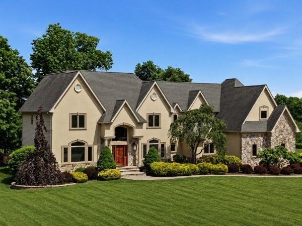 2 Michele Crossing, Raritan, NJ 08822