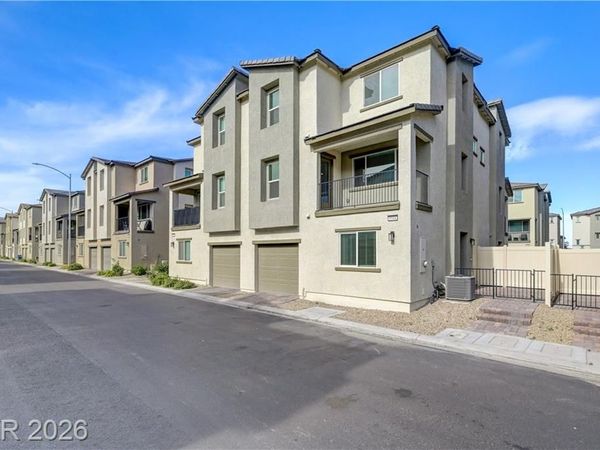 6944 Skyline Blue Street, North Las Vegas, NV 89086