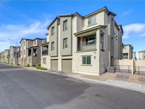 6944 Skyline Blue Street, North Las Vegas, NV 89086