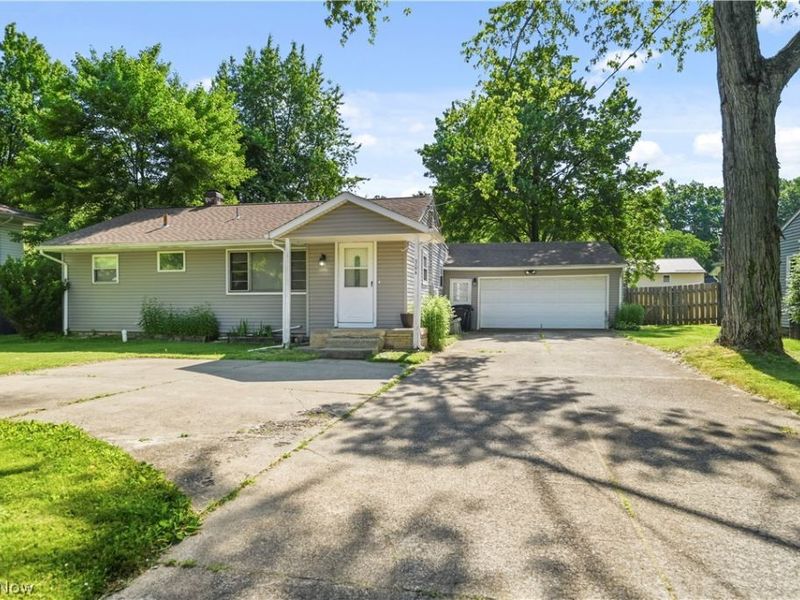 304 Howland Wilson Road NE, Warren, OH 44484 Photo 2