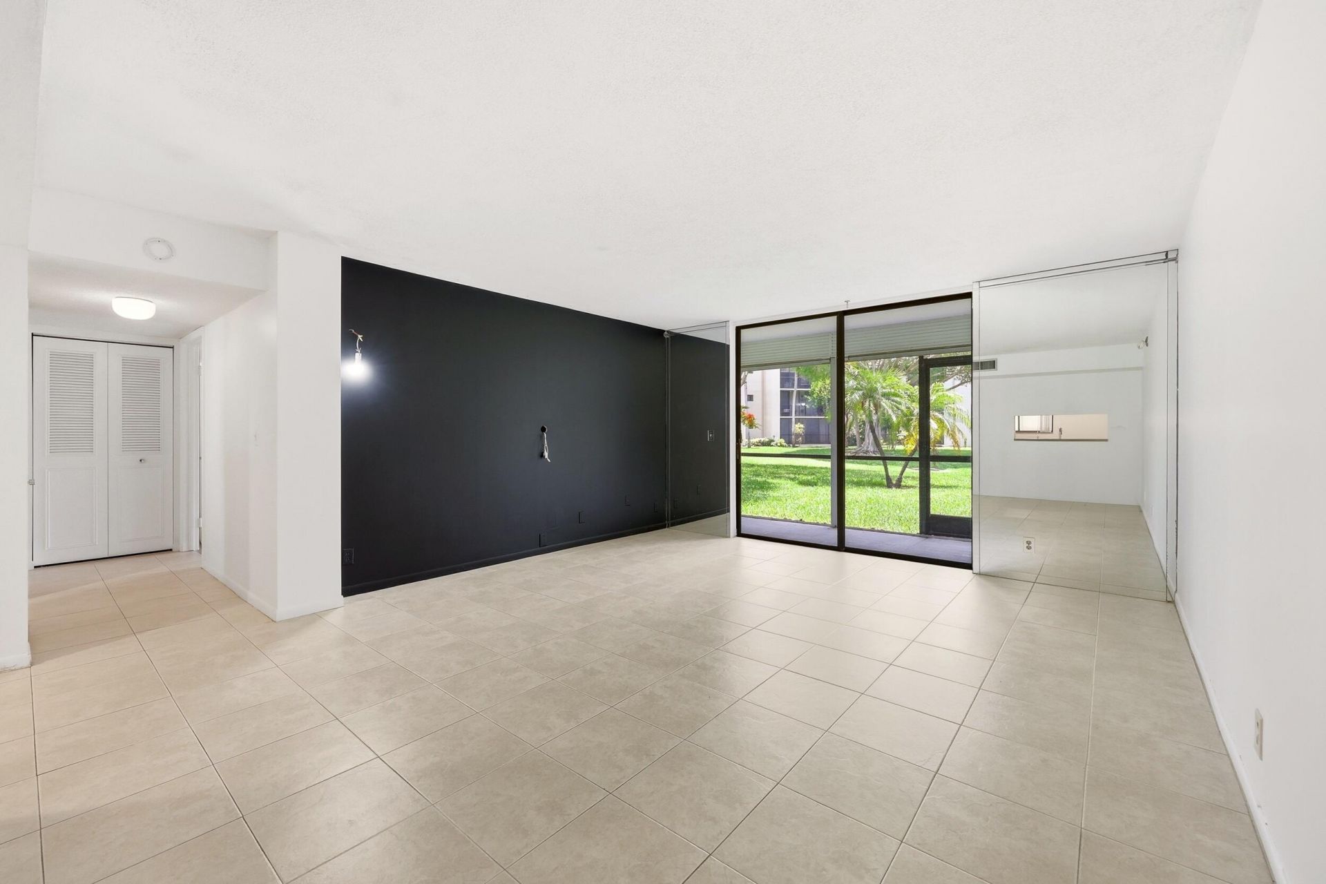 5160 Las Verdes Circle, Unit 101, Delray Beach, FL 33484 Photo