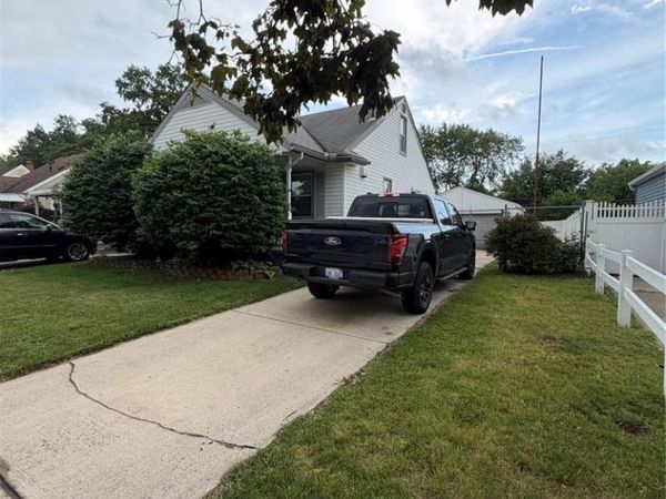 2049 Regina Avenue, Lincoln Park, MI 48146