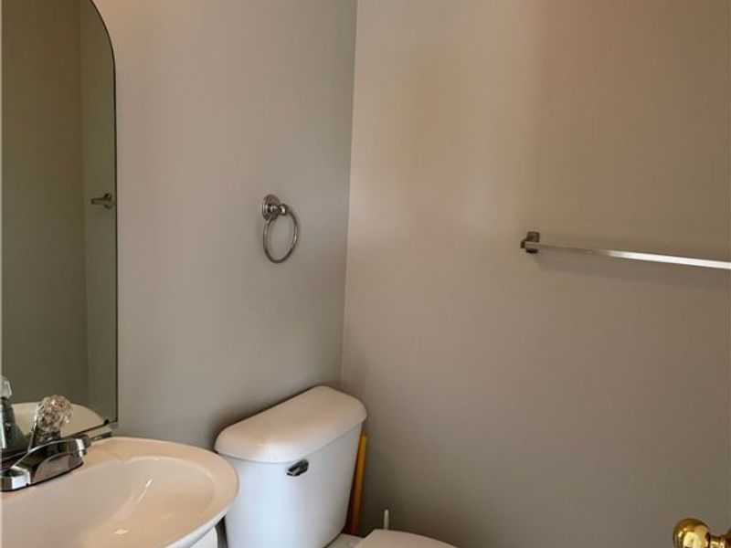 8316 Chester Parkway , Cleveland, OH 44103 Photo 6