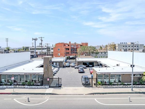 5716 W Manchester Avenue, Los Angeles, CA 90045