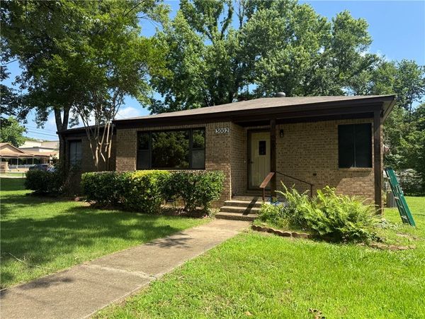 3002 2nd , Russellville, AR 72801