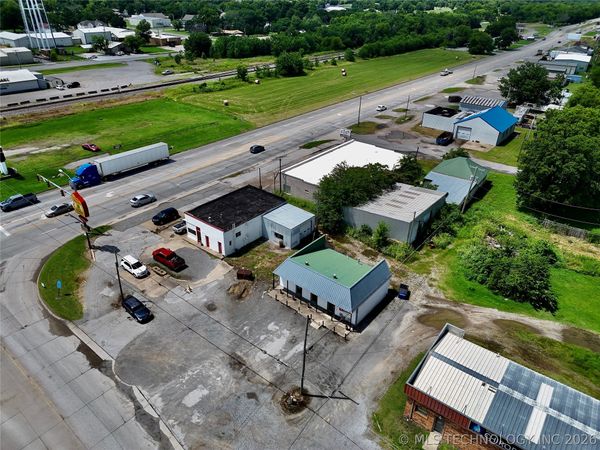 102 N Chouteau , Chouteau, OK 74337