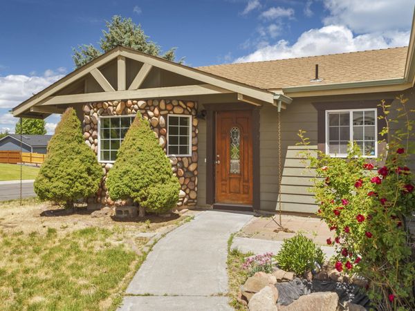 56 SE L Street Loop, Madras, OR 97741