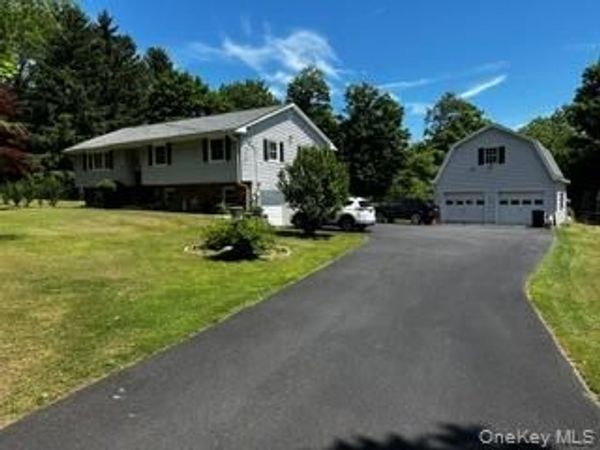 18 Helms Hill Road , Washingtonville, NY 10992