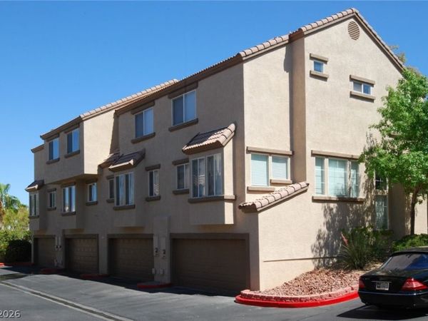 8401 Tiger Woods Avenue , Las Vegas, NV 89128
