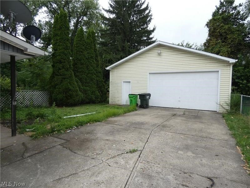 3864 E 52nd Street, Newburgh Heights, OH 44105 Photo 24