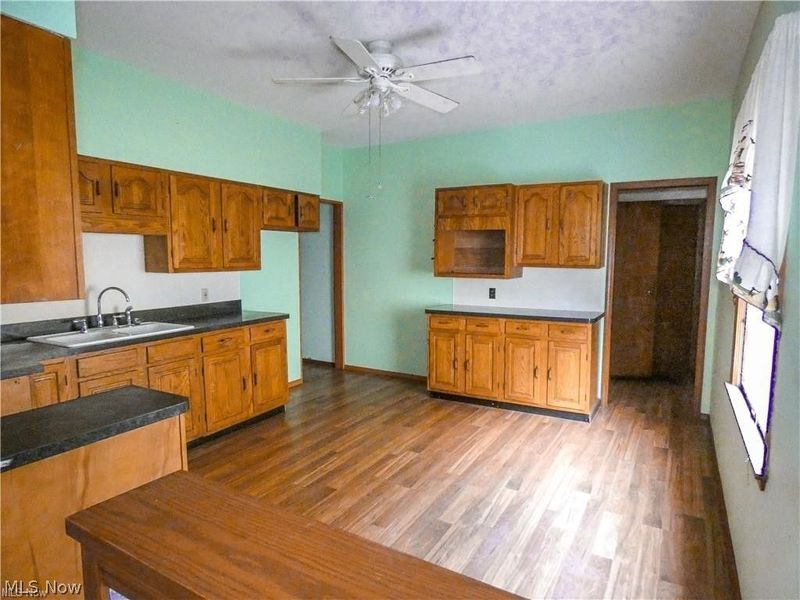 3864 E 52nd Street, Newburgh Heights, OH 44105 Photo 3