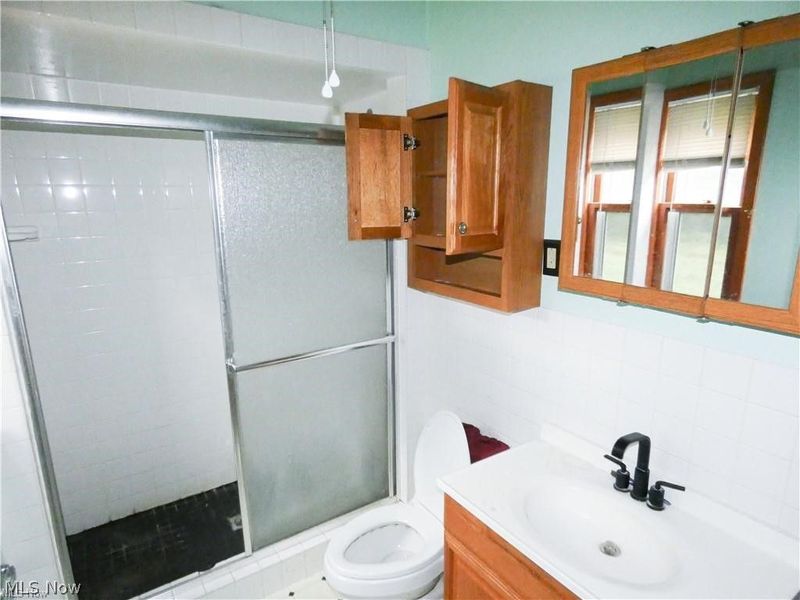 3864 E 52nd Street, Newburgh Heights, OH 44105 Photo 8
