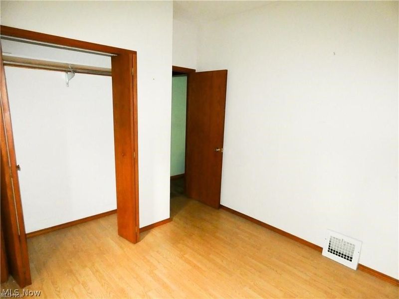 3864 E 52nd Street, Newburgh Heights, OH 44105 Photo 9