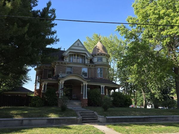 320 E 2nd Avenue, Monmouth, IL 61462