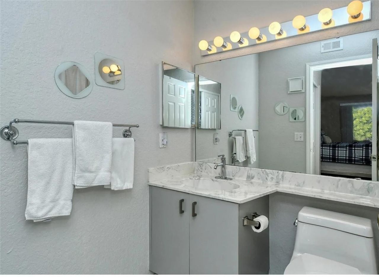 850 S Tamiami Trail , Unit 801, Sarasota, FL 34236 Photo