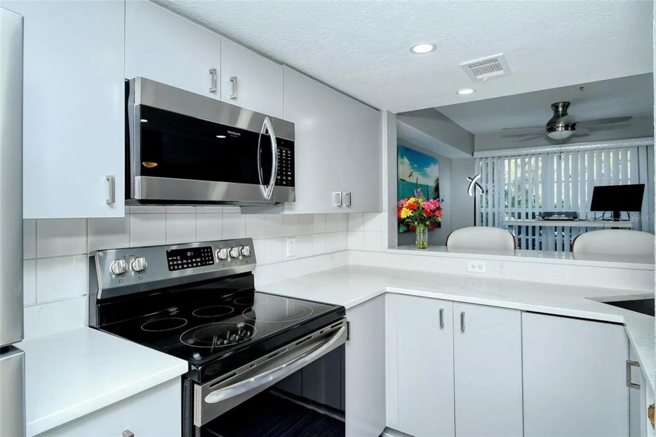 850 S Tamiami Trail , Unit 801, Sarasota, FL 34236 Photo
