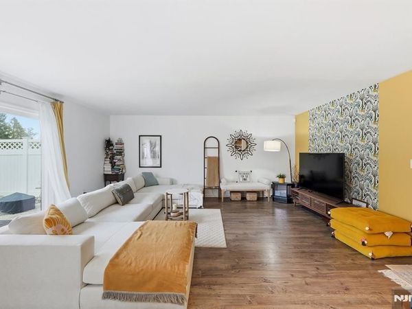 4 Mulberry Lane, HAMBURG, NJ 07419