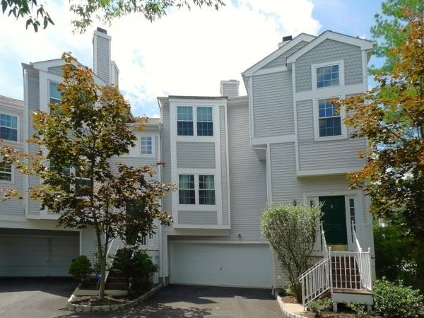 808 Dellwood Ln, Hanover, NJ 07981