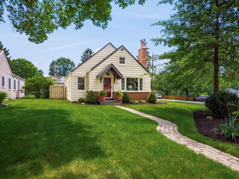357 Canyon Drive S, Columbus, OH 43214 Photo 2