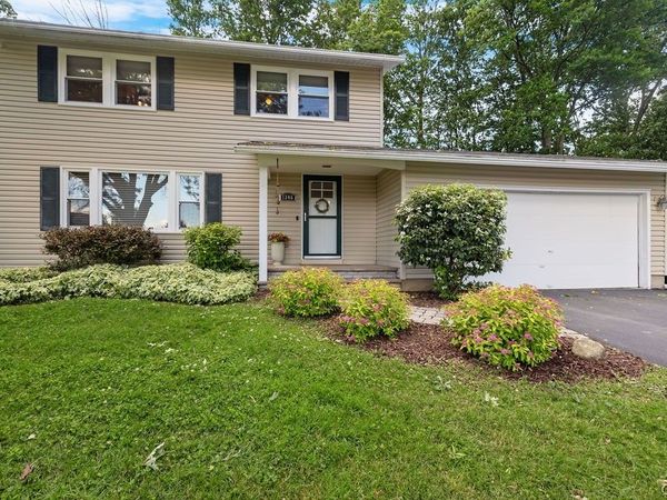 7346 Barnyard Circle, Liverpool, NY 13088