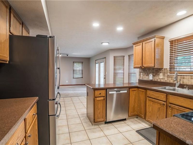 8751 Cannondale Lane, Huber Heights, OH 45424 Photo 10