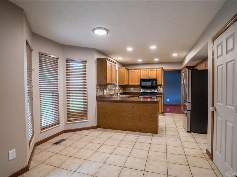 8751 Cannondale Lane, Huber Heights, OH 45424 Photo 11
