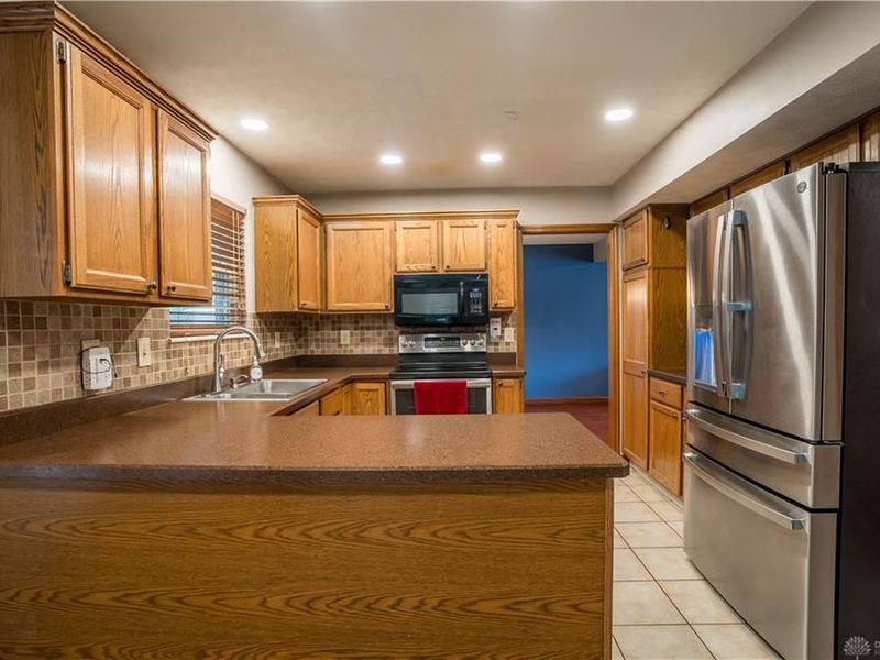 8751 Cannondale Lane, Huber Heights, OH 45424 Photo 7