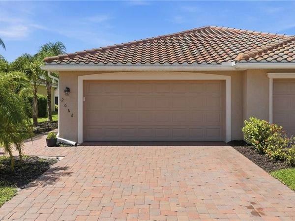 2062 Tamarron LN , NAPLES, FL 34120