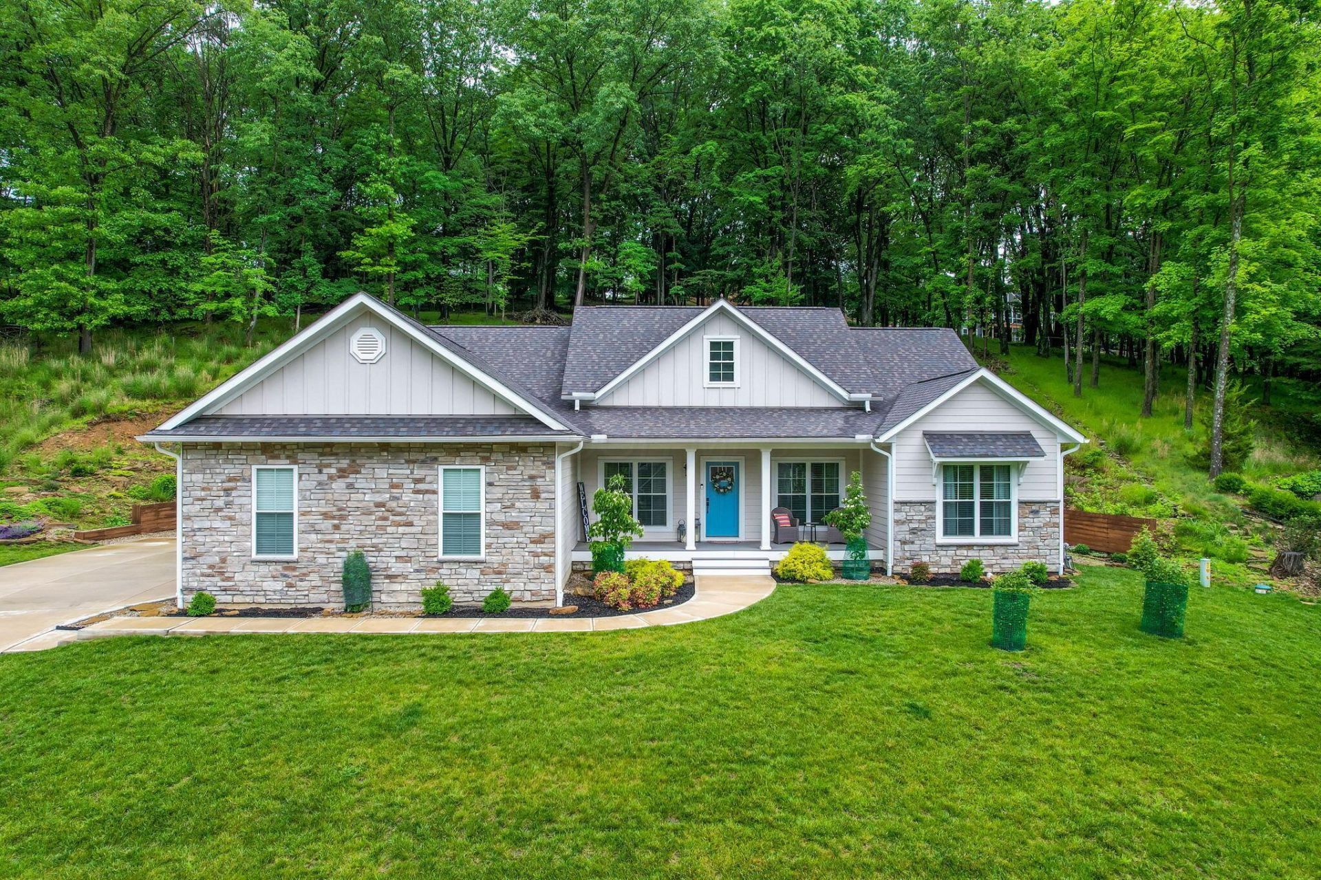 866 Howell Drive, Newark, OH 43055 Main Photo