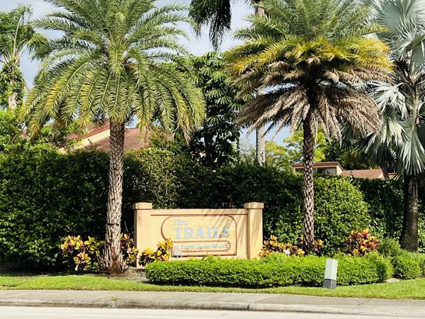 1407 E Lakeview Dr Drive E, Royal Palm Beach, FL 33411