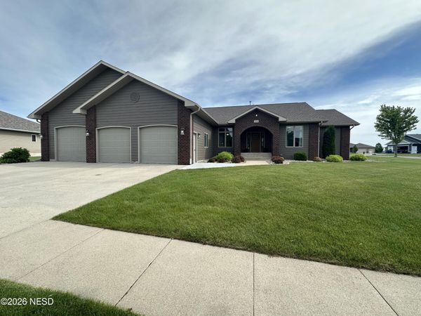 2304 GRANT DRIVE NW, Watertown, SD 57201