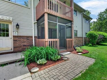 10228 Nancys Boulevard , Grosse Ile Twp, MI 48138