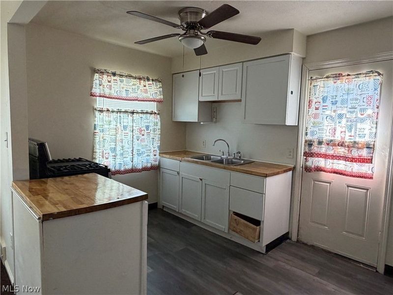 14518 Saint James Avenue, Cleveland, OH 44135 Photo 3