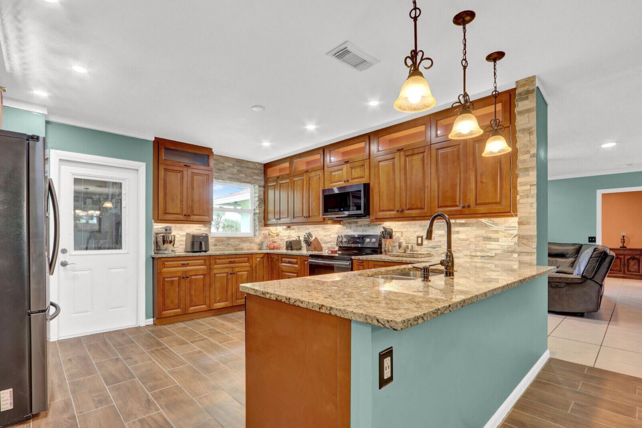 127 Miramar Avenue, Royal Palm Beach, FL 33411 Photo