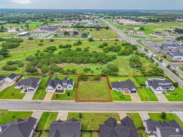 108 W MAGNOLIA CIR, La Vernia, TX 78121