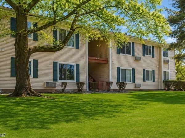 22 Bolton Ct, Franklin, NJ 08873