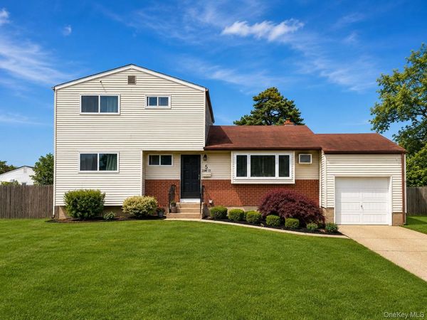 5 Zane Court , Brentwood, NY 11717