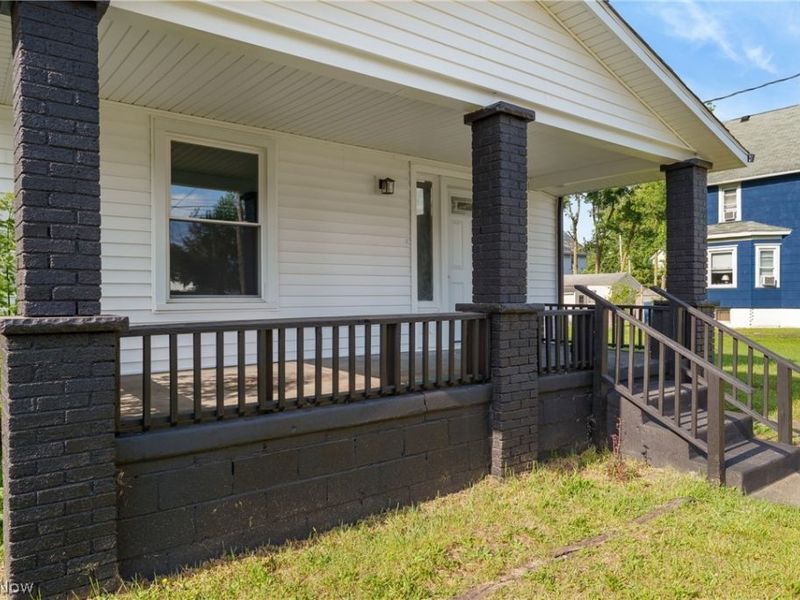 2235 Winfield Way NE, Canton, OH 44705 Photo 3