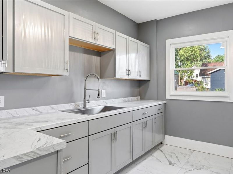 2235 Winfield Way NE, Canton, OH 44705 Photo 9