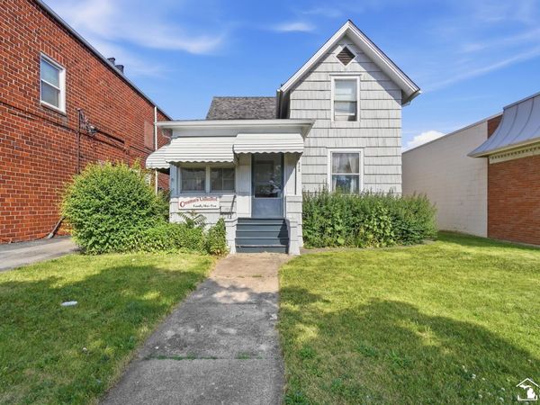 828 S Monroe Street, Monroe, MI 48161