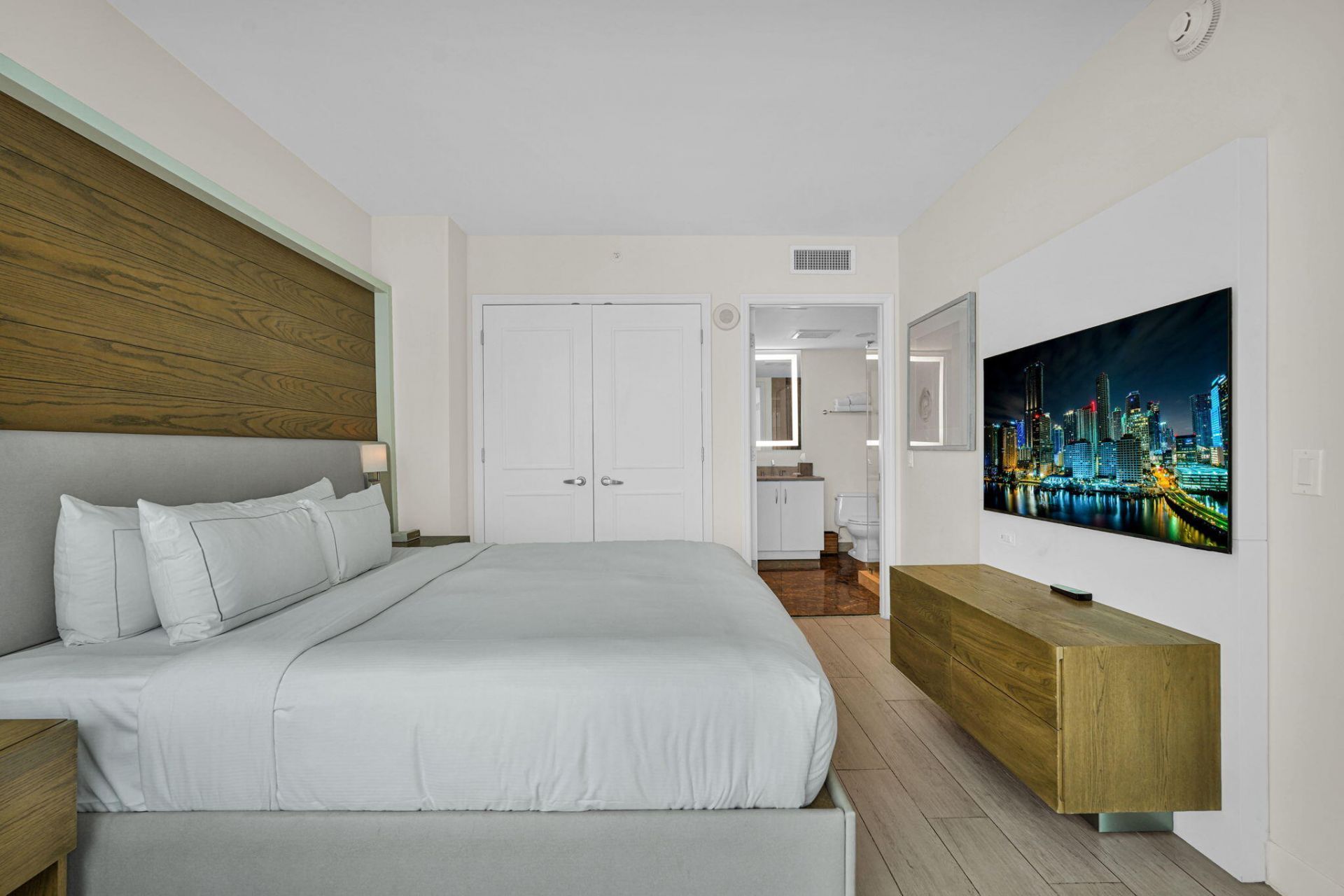 505 N Fort Lauderdale Beach Boulevard, Unit 2214, Fort Lauderdale, FL 33304 Photo