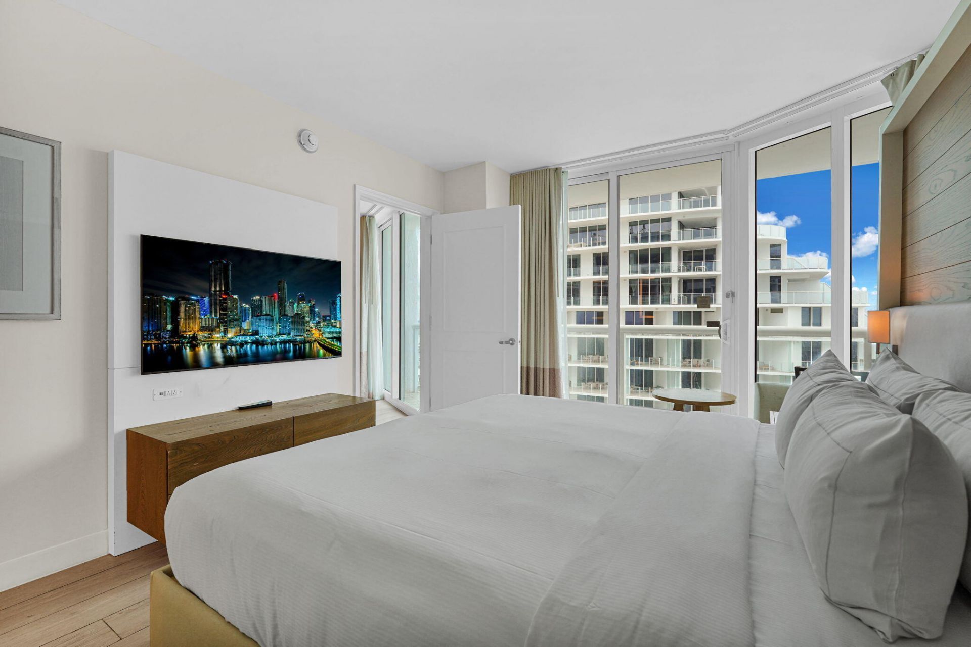 505 N Fort Lauderdale Beach Boulevard, Unit 2214, Fort Lauderdale, FL 33304 Photo