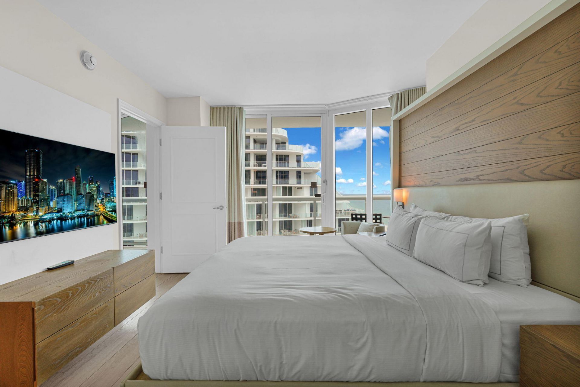 505 N Fort Lauderdale Beach Boulevard, Unit 2214, Fort Lauderdale, FL 33304 Photo
