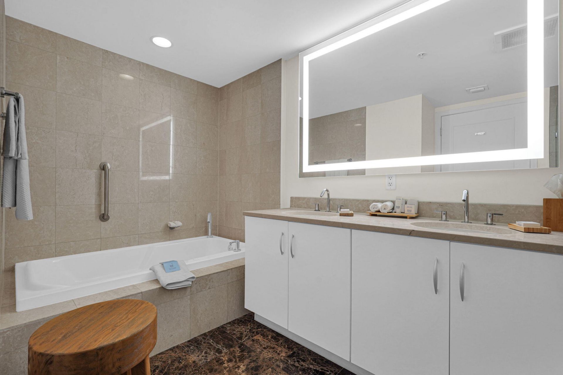 505 N Fort Lauderdale Beach Boulevard, Unit 2214, Fort Lauderdale, FL 33304 Photo