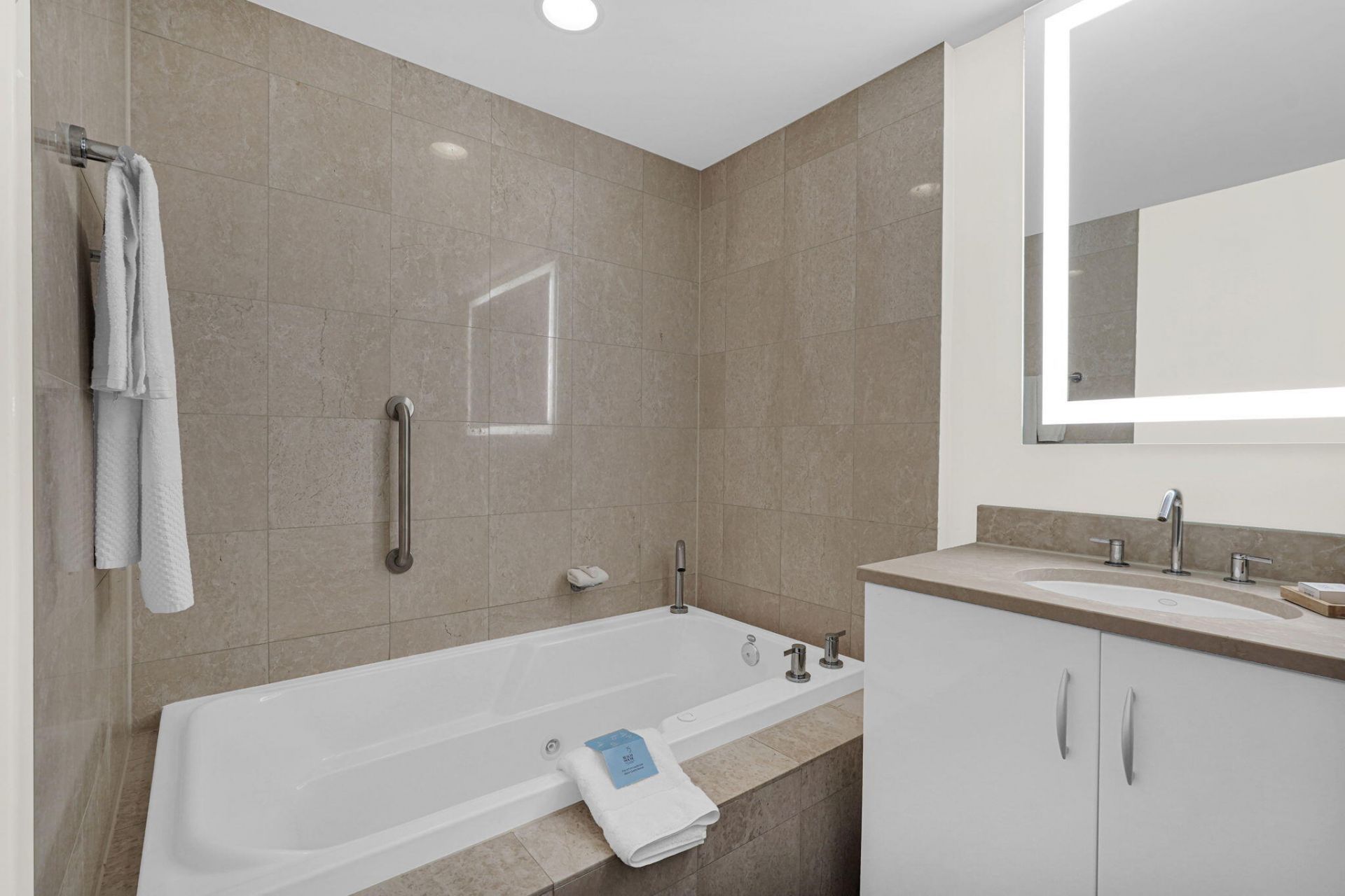 505 N Fort Lauderdale Beach Boulevard, Unit 2214, Fort Lauderdale, FL 33304 Photo