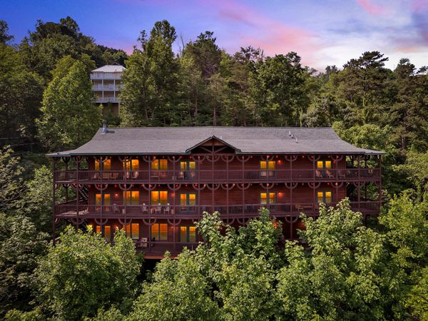 365 Smoky View Road, Gatlinburg, TN 37738
