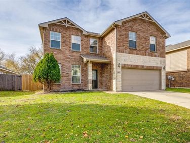 8453 Shallow Creek Drive, Fort Worth, TX 76179