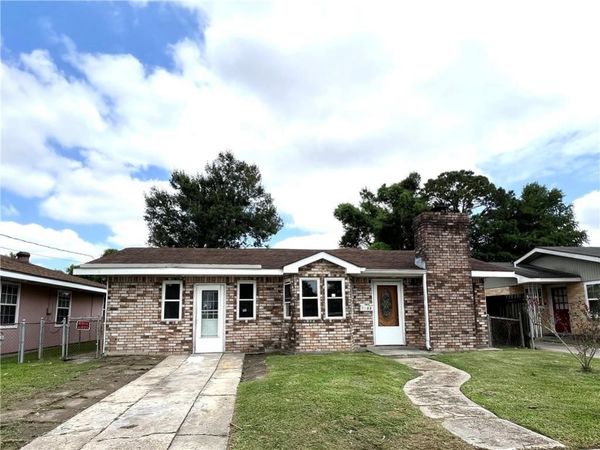 2033 MANOR HEIGHTS Drive , Marrero, LA 70072